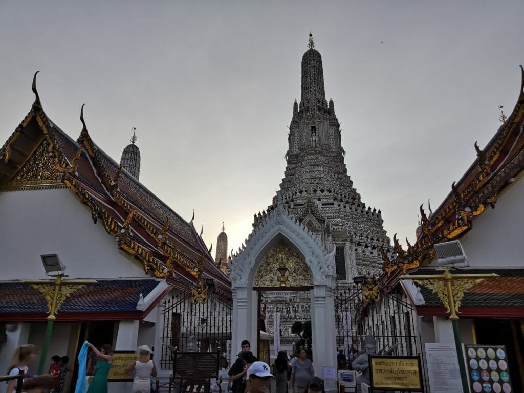 temple in bangkok city center