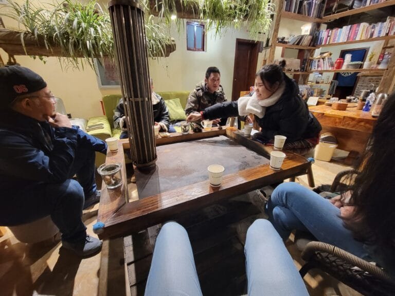 chat around the stove in shangri la